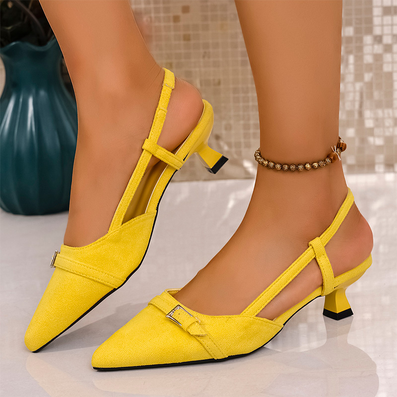 Women'S Accessories Trends 2025 - Sandali con tacco alto gialli moda